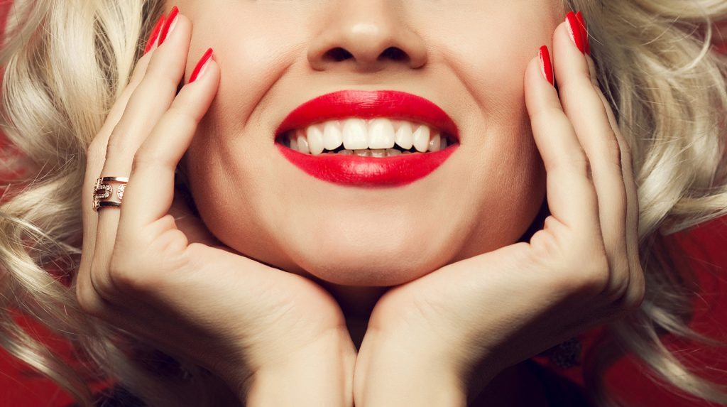 How cosmetic dentistry helps in giving you a smile makeover