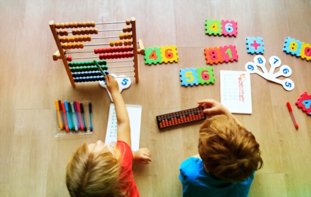kids learning numbers