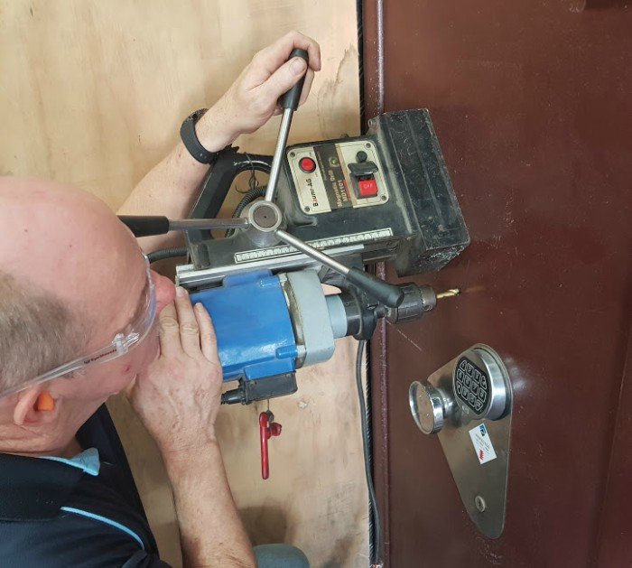Safe Cracking Service